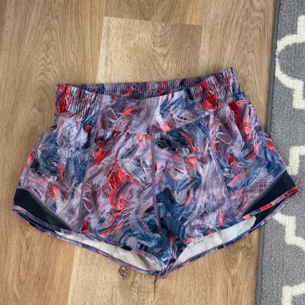 Lululemon Hotty Hot High-Rise Lined Short 2.5” - Picture 2 of 6